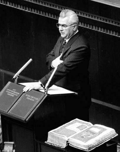 Image - Leonid Kravchuk sworn as president (1991). 